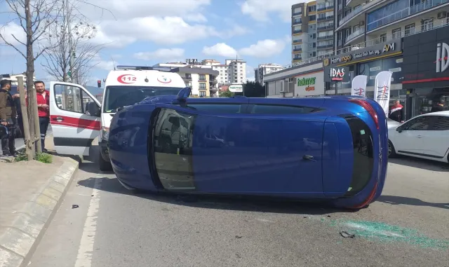 Tuzla’da 3 aracın karıştığı trafik kazasında 2 kişi yaralandı Tuzla’da 3 aracın karıştığı trafik kazasında 2 kişi yaralandı