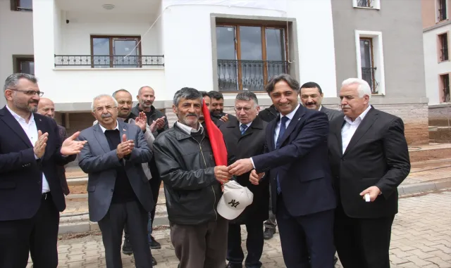 Zara’da TOKİ’nin yaptığı 642 konutun hak sahiplerine teslimine başlanıldı Zara’da TOKİ’nin yaptığı 642 konutun hak sahiplerine teslimine başlanıldı