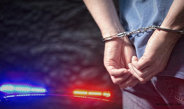 13,5 kilo uyuşturucuyla yakalanan otobüs şoförü gözaltına alındı 13,5 kilo uyuşturucuyla yakalanan otobüs şoförü gözaltına alındı