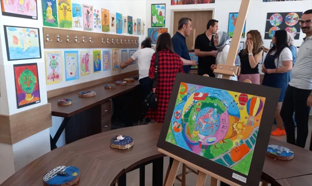 Beypazarı’nda Cumhuriyet İlkokulu öğrencileri resim sergisi açtı Beypazarı’nda Cumhuriyet İlkokulu öğrencileri resim sergisi açtı