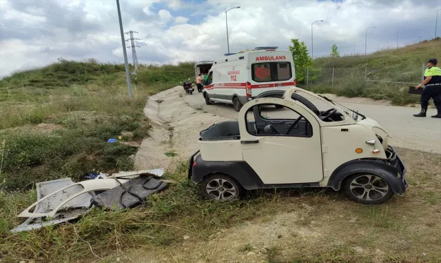 Bursa’da devrilen elektrikli mini araçtaki 3 kişi yaralandı Bursa’da devrilen elektrikli mini araçtaki 3 kişi yaralandı