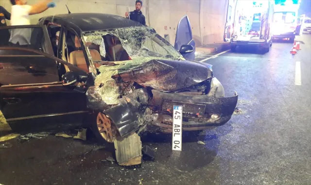 Çanakkale’de kamyona arkadan çarpan otomobildeki 1 kişi öldü, 4 kişi yaralandı Çanakkale’de kamyona arkadan çarpan otomobildeki 1 kişi öldü, 4 kişi yaralandı