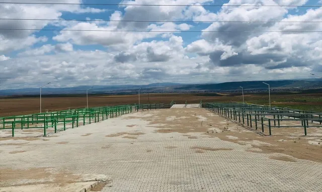 Çiçekdağı’nda kesimhane ve kurban pazarında hazırlıklar tamamlandı Çiçekdağı’nda kesimhane ve kurban pazarında hazırlıklar tamamlandı
