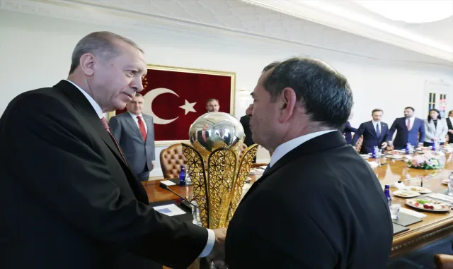 Cumhurbaşkanı Erdoğan, Galatasaray futbol takımını kabul etti Cumhurbaşkanı Erdoğan, Galatasaray futbol takımını kabul etti