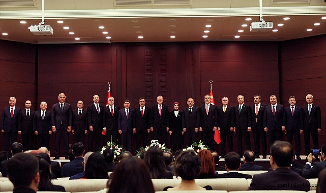 Cumhurbaşkanı Erdoğan yeni kabineyi açıkladı Cumhurbaşkanı Erdoğan yeni kabineyi açıkladı