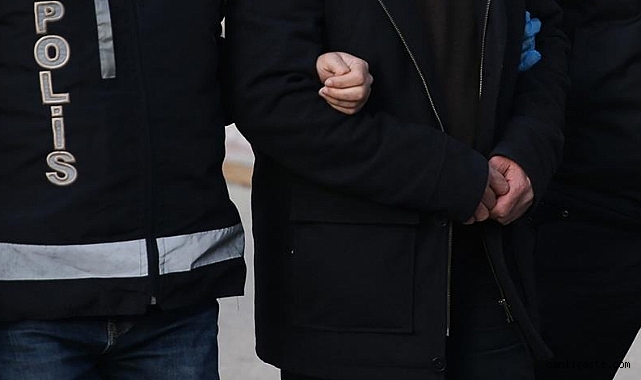 El işçiliği ahşap kapıları çalıp yurt dışına satmayı planladılar! 3 zanlı yakalandı El işçiliği ahşap kapıları çalıp yurt dışına satmayı planladılar! 3 zanlı yakalandı