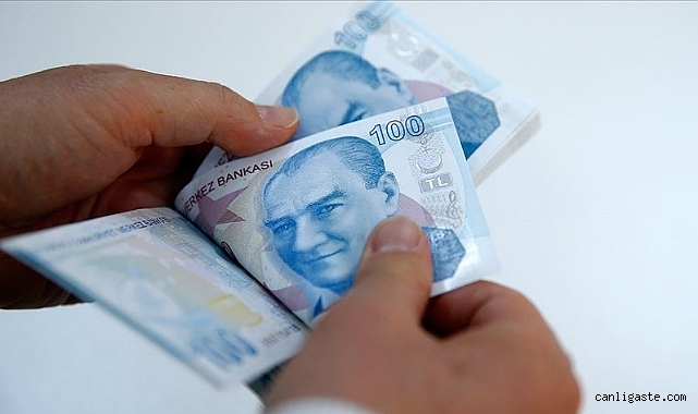Emekliler maaş ve ikramiyelerini bayram öncesinde alabilecek Emekliler maaş ve ikramiyelerini bayram öncesinde alabilecek