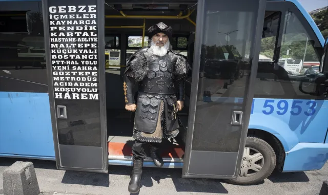 Gebze-Harem dolmuşunun "artist" şoförü tarihi dizilerde kılıç sallıyor Gebze-Harem dolmuşunun "artist" şoförü tarihi dizilerde kılıç sallıyor