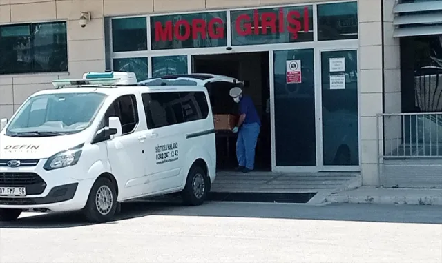 GÜNCELLEME - Antalya’da servis aracının çarptığı Rus turist yaşamını yitirdi GÜNCELLEME - Antalya’da servis aracının çarptığı Rus turist yaşamını yitirdi