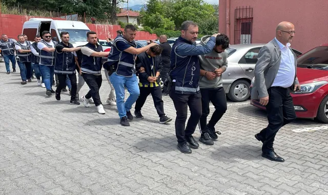GÜNCELLEME - Karabük’te hırsızlık operasyonunda yakalanan 10 şüpheliden 8’i tutuklandı GÜNCELLEME - Karabük’te hırsızlık operasyonunda yakalanan 10 şüpheliden 8’i tutuklandı