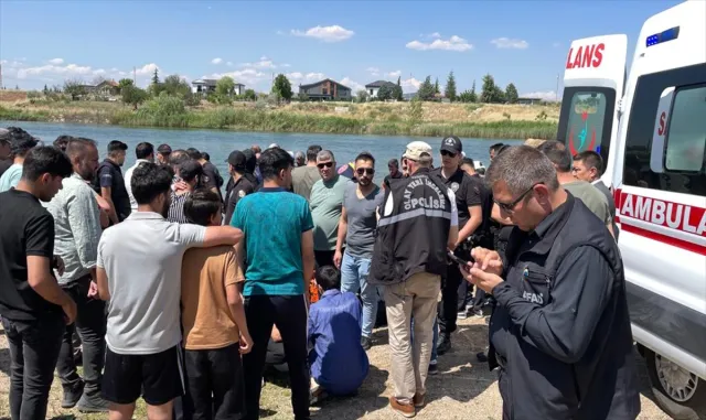GÜNCELLEME - Kırıkkale’de Kızılırmak’ta kaybolan 3 çocuktan birinin cesedine ulaşıldı GÜNCELLEME - Kırıkkale’de Kızılırmak’ta kaybolan 3 çocuktan birinin cesedine ulaşıldı