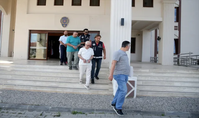 GÜNCELLEME - Muğla’da FETÖ üyesi oldukları iddiasıyla yakalanan 6 kişiden 3’ü tutuklandı GÜNCELLEME - Muğla’da FETÖ üyesi oldukları iddiasıyla yakalanan 6 kişiden 3’ü tutuklandı