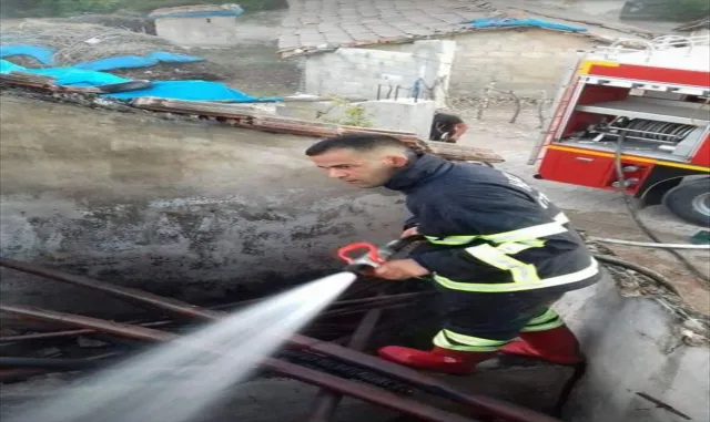 Hatay’da yangına müdahale ederken elektrik akımına kapılan itfaiye eri öldü Hatay’da yangına müdahale ederken elektrik akımına kapılan itfaiye eri öldü