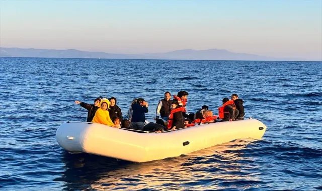 İzmir’de 31 düzensiz göçmen kurtarıldı, 67 göçmen yakalandı İzmir’de 31 düzensiz göçmen kurtarıldı, 67 göçmen yakalandı
