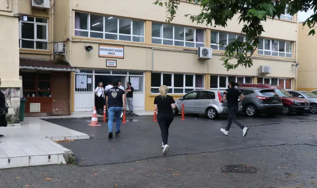 İzmir ve çevre illerde YKS’nin birinci oturumu yapıldı İzmir ve çevre illerde YKS’nin birinci oturumu yapıldı