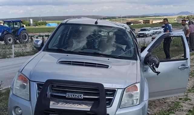 Kamyonet takla attı: 5 kişi yaralandı Kamyonet takla attı: 5 kişi yaralandı