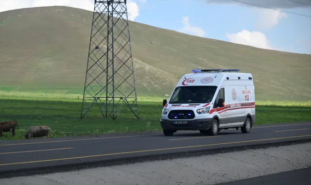Kars’ta iki otomobilin çarpıştığı kazada 3’ü çocuk 12 kişi yaralandı Kars’ta iki otomobilin çarpıştığı kazada 3’ü çocuk 12 kişi yaralandı