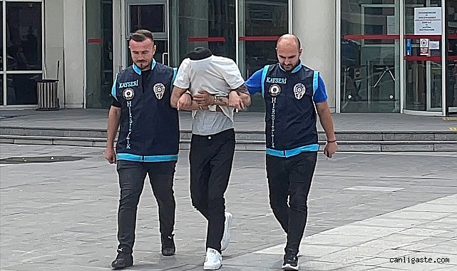 Kayseri’de depremzedenin altın ve dövizini çalan zanlı tutuklandı! Kayseri’de depremzedenin altın ve dövizini çalan zanlı tutuklandı!