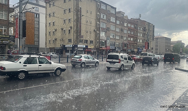 Kayseri’de sağanak! Sağanağın aralıklarla devam etmesi bekleniyor Kayseri’de sağanak! Sağanağın aralıklarla devam etmesi bekleniyor