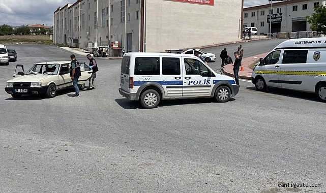 Kayseri son dakika: Seyir halindeki otomobile silahlı saldırı! Kayseri son dakika: Seyir halindeki otomobile silahlı saldırı!