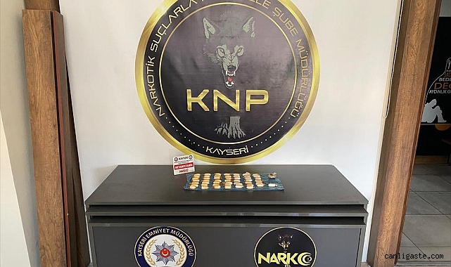 Kayseri’de yakalanan 2 kişinin midesinde 60 kapsül uyuşturucu çıktı