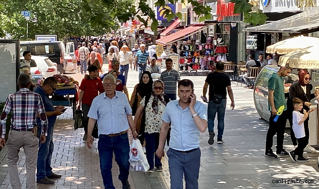 Kayseri ve Kırşehir’de tarihi çarşılarda bayram öncesi hareketlilik arttı Kayseri ve Kırşehir’de tarihi çarşılarda bayram öncesi hareketlilik arttı