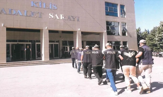 Kilis merkezli DEAŞ operasyonunda 2 zanlı tutuklandı Kilis merkezli DEAŞ operasyonunda 2 zanlı tutuklandı