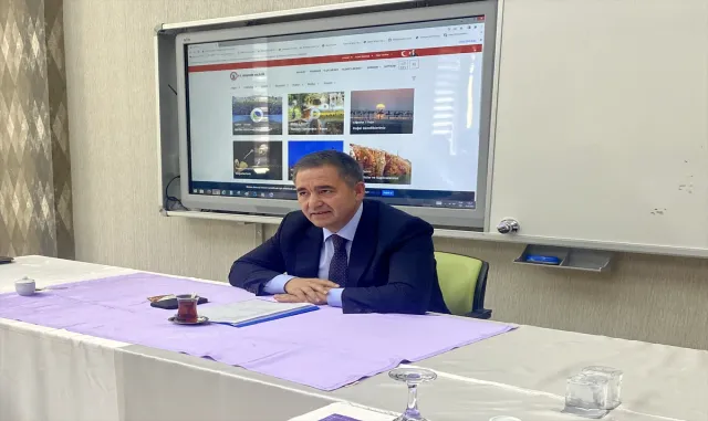 Kırşehir Valisi Buhara, kentteki yatırımları gazetecilere anlattı Kırşehir Valisi Buhara, kentteki yatırımları gazetecilere anlattı