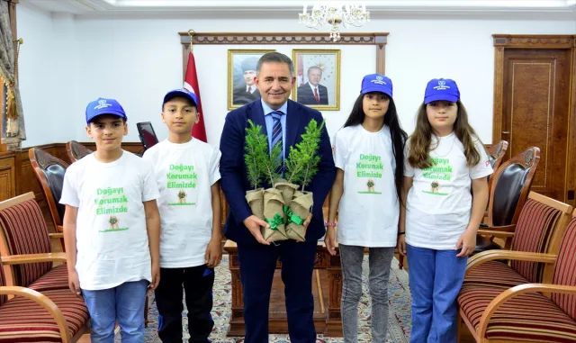 Kırşehir Valisi Buhara, öğrencilerle bir araya geldi Kırşehir Valisi Buhara, öğrencilerle bir araya geldi