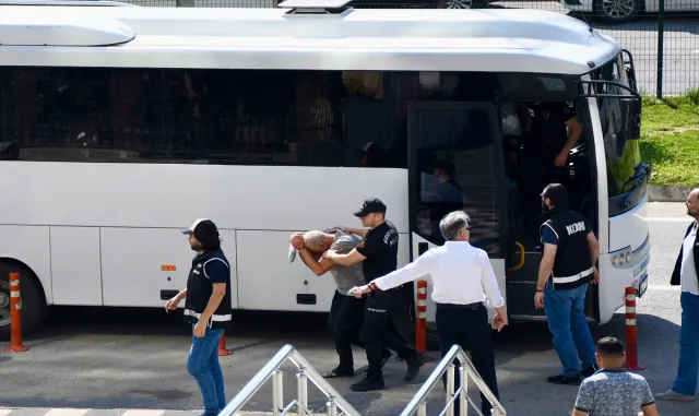 Kocaeli merkezli dolandırıcılık operasyonunda yakalanan 17 zanlıya adli kontrol Kocaeli merkezli dolandırıcılık operasyonunda yakalanan 17 zanlıya adli kontrol