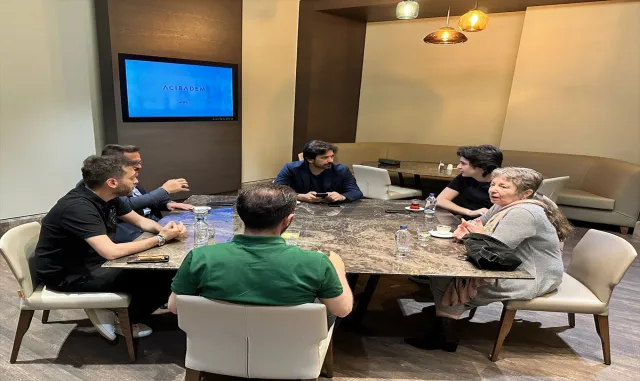 Kültür ve Turizm Bakan Yardımcısı Mumcu, Özkan Uğur’u hastanede ziyaret etti Kültür ve Turizm Bakan Yardımcısı Mumcu, Özkan Uğur’u hastanede ziyaret etti