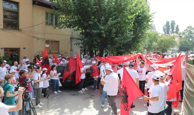Kuzey Makedonya’daki Yunanistan Büyükelçiliği önünde "Çamerya" gösterisi Kuzey Makedonya’daki Yunanistan Büyükelçiliği önünde "Çamerya" gösterisi