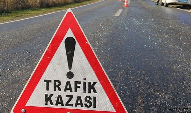 Otomobille hafif ticari araç çarpıştı: 4 yaralı Otomobille hafif ticari araç çarpıştı: 4 yaralı