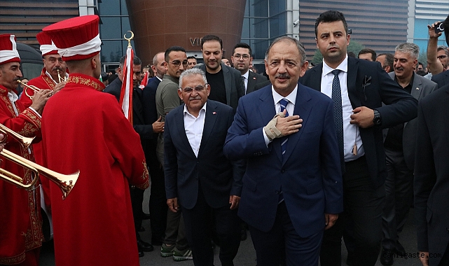 Özhaseki, Kayseri’de Mehter Takımı ile karşılandı Özhaseki, Kayseri’de Mehter Takımı ile karşılandı