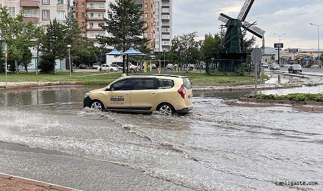 Sağanak yağmurun ardından Kayseri’de bir çok yer göle döndü Sağanak yağmurun ardından Kayseri’de bir çok yer göle döndü