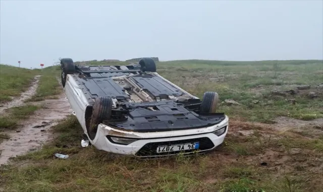 Sivas’ta devrilen otomobildeki 2 kişi yaralandı Sivas’ta devrilen otomobildeki 2 kişi yaralandı