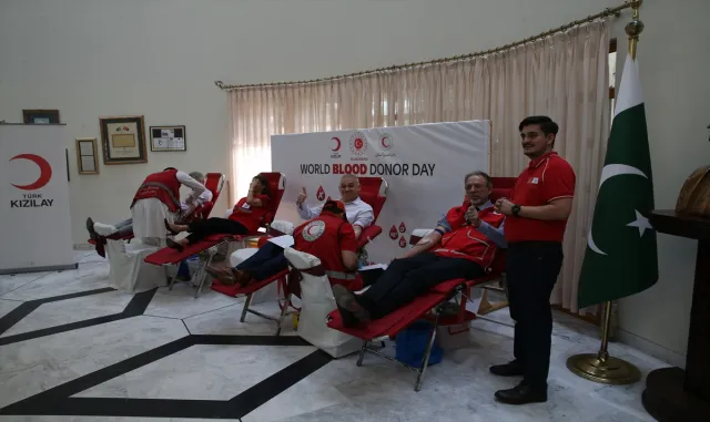 Türk Kızılay, Pakistan’da kan bağışı kampanyası düzenledi Türk Kızılay, Pakistan’da kan bağışı kampanyası düzenledi