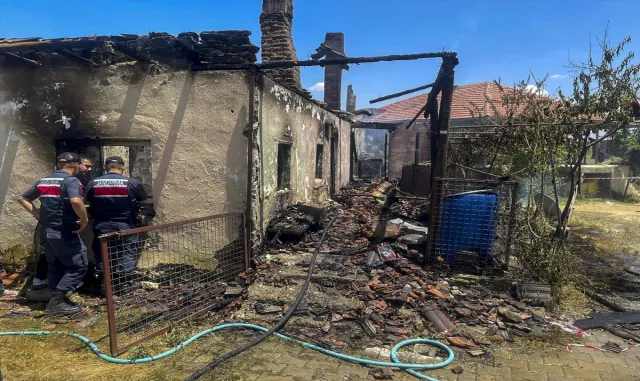 Uşak’ta bir evde çıkan yangında 89 yaşındaki kişi öldü Uşak’ta bir evde çıkan yangında 89 yaşındaki kişi öldü