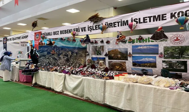 Yeşilhisar Kaymakamı Altıntaş, kadın kooperatiflerinin ürünlerinin yer aldığı fuarı gezdi Yeşilhisar Kaymakamı Altıntaş, kadın kooperatiflerinin ürünlerinin yer aldığı fuarı gezdi