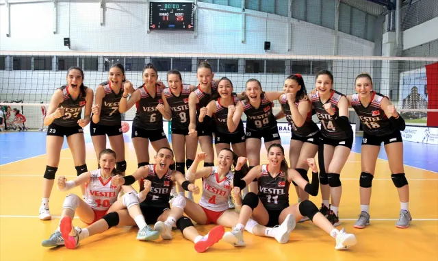 17 Yaş Altı Kadın Milli Voleybol Takımı, Balkan Şampiyonası’nda finale yükseldi 17 Yaş Altı Kadın Milli Voleybol Takımı, Balkan Şampiyonası’nda finale yükseldi