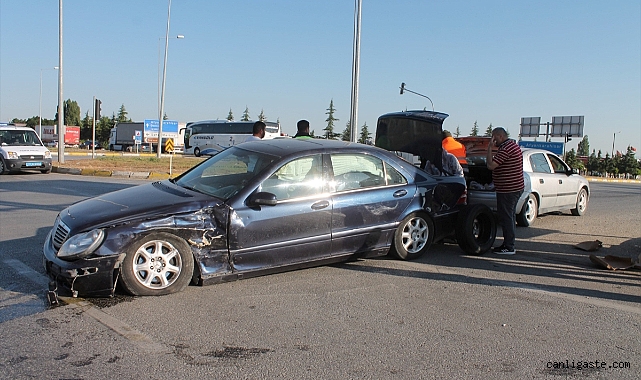 Afyonkarahisar’da feci kaza! Otomobiller çarpıştı 10 kişi yaralandı Afyonkarahisar’da feci kaza! Otomobiller çarpıştı 10 kişi yaralandı