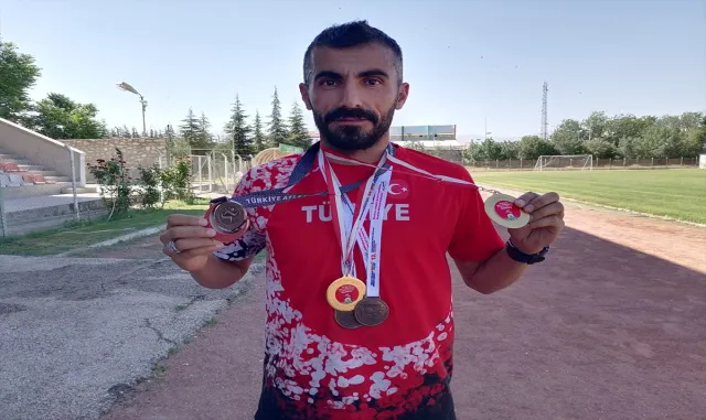 Ailesinin engellemelerine rağmen sporu bırakmayan milli atlet 89 kez milli forma giydi Ailesinin engellemelerine rağmen sporu bırakmayan milli atlet 89 kez milli forma giydi