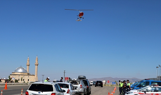 Ankara Kayseri yolunda helikopterle trafik denetimi Ankara Kayseri yolunda helikopterle trafik denetimi