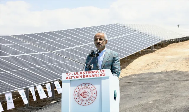 Bakan Uraloğlu, Van’da güneş enerjisi santralinin açılışını yaptı: Bakan Uraloğlu, Van’da güneş enerjisi santralinin açılışını yaptı: