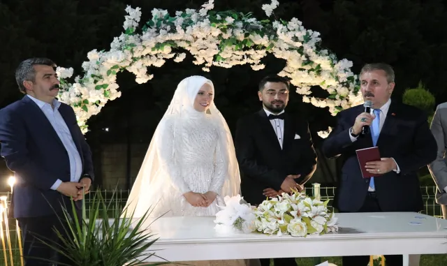 BBP Genel Başkanı Destici nikah şahidi oldu BBP Genel Başkanı Destici nikah şahidi oldu