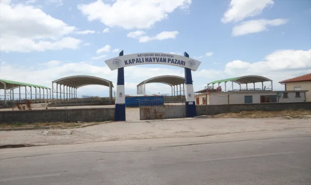 Beyşehir’de şap hastalığı sebebiyle hayvan pazarı kapatıldı Beyşehir’de şap hastalığı sebebiyle hayvan pazarı kapatıldı