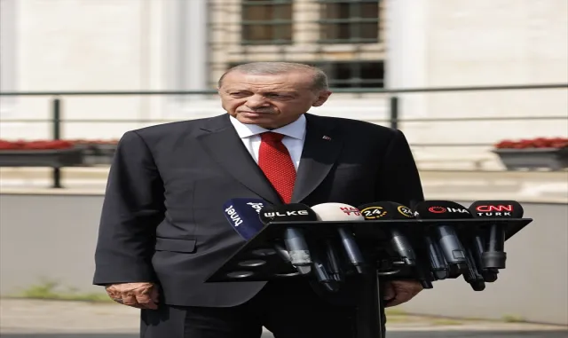 Cumhurbaşkanı Erdoğan cuma namazı çıkışında açıklamalarda bulundu: Cumhurbaşkanı Erdoğan cuma namazı çıkışında açıklamalarda bulundu: