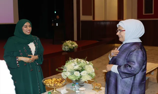 Emine Erdoğan, BAE’de Kadınlar Genel Birliğini ziyaret etti: Emine Erdoğan, BAE’de Kadınlar Genel Birliğini ziyaret etti: