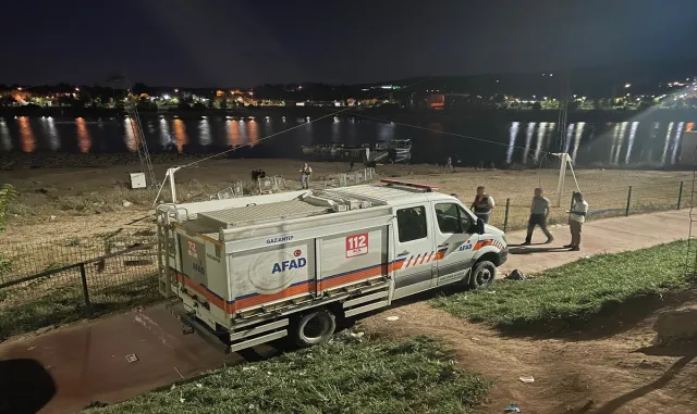 Gaziantep’te gölette kaybolan gencin cansız bedenine ulaşıldı Gaziantep’te gölette kaybolan gencin cansız bedenine ulaşıldı