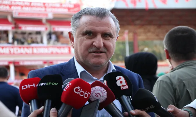 Gençlik ve Spor Bakanı Bak, Sarayiçi Er Meydanı’nda açıklamalarda bulundu: Gençlik ve Spor Bakanı Bak, Sarayiçi Er Meydanı’nda açıklamalarda bulundu: